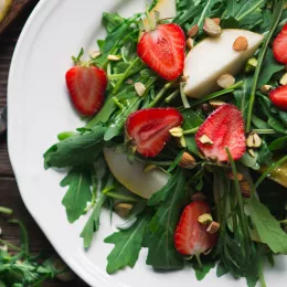 salad with strawberries and apples 