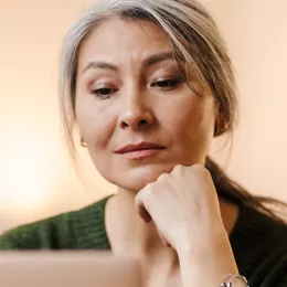 woman reading news