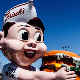 Frisch's Big Boy restaurant storefront