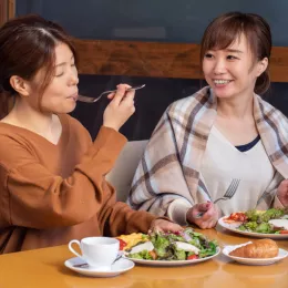 2 women eating salads