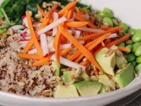 quinoa with chopped vegetables 