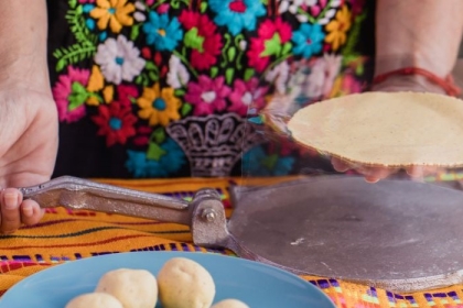 Tortilla press, testales (maize dough) and resulting tortillas. Process of making corn tortillas