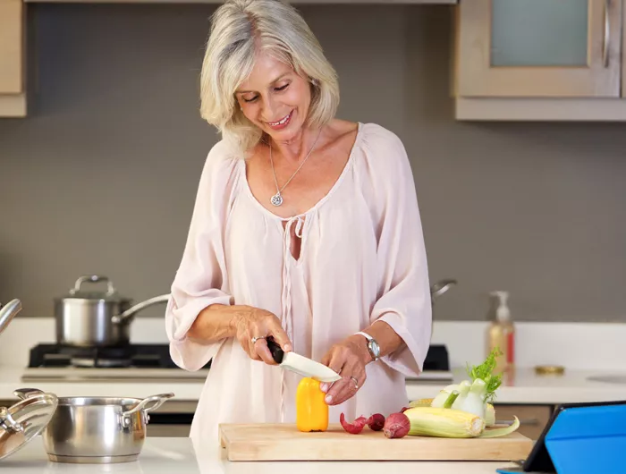 woman cutting vegetables