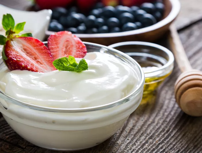 yogurt with berries