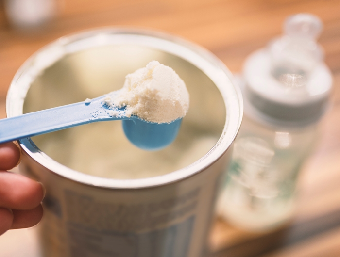 New study says that it's safe to skip the spoon and let babies